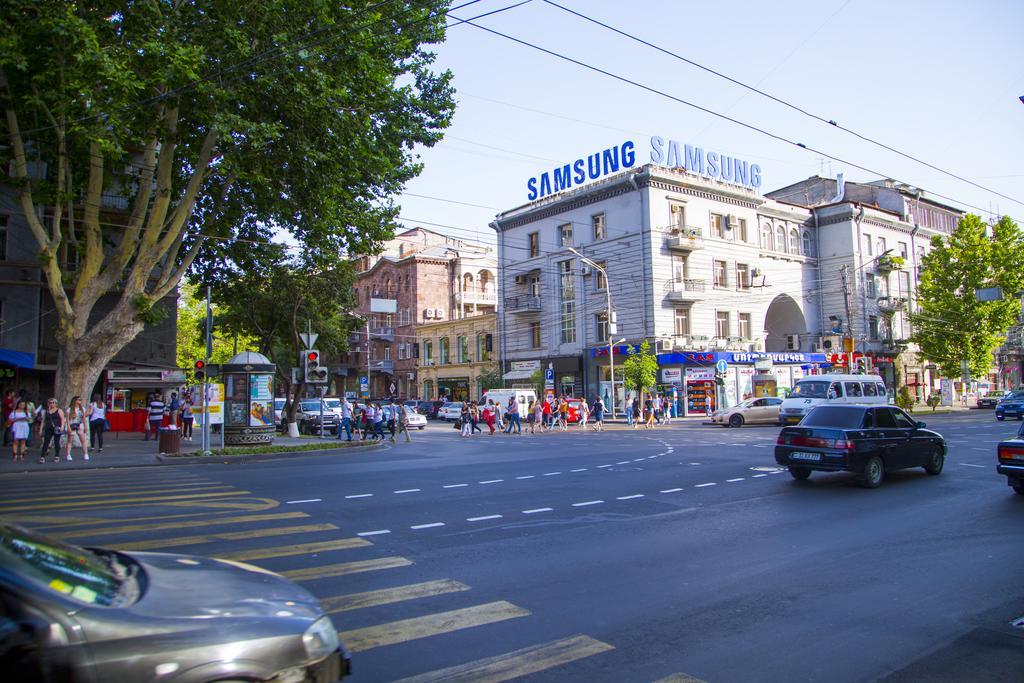 City Centre Apartments By Picnic Jerevan Buitenkant foto